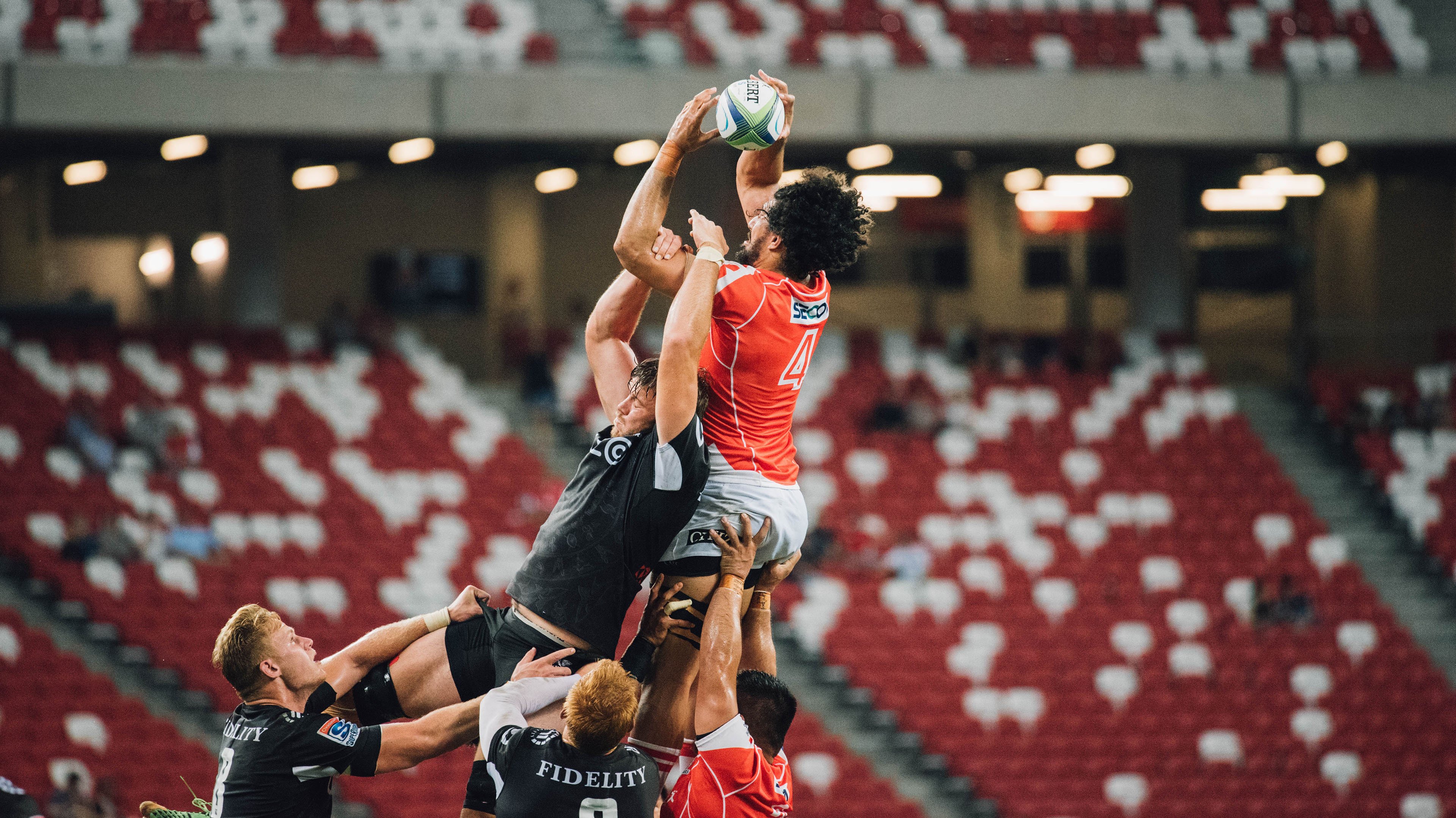 《新款电竞装备登场：为职业选手量身定制》，电竞套件