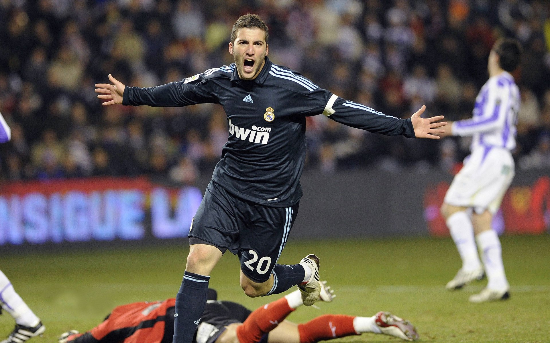 吉达联合新援本泽马上演处子球，吉达塔百科